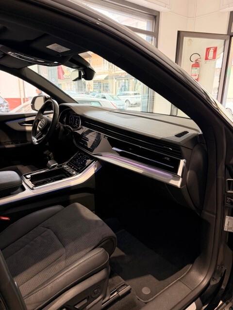 Audi Q8 BLACK LINE 50 TDI quattro 286cv