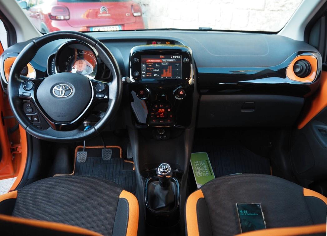 Toyota Aygo Connect orange 1.0 VVT-i 72 CV 5 porte x-wave