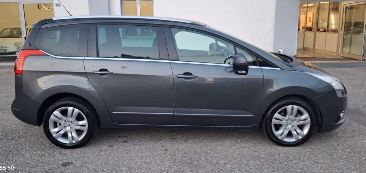 Peugeot 5008 1.6 HDi 112CV cambio robotizzato Tecno