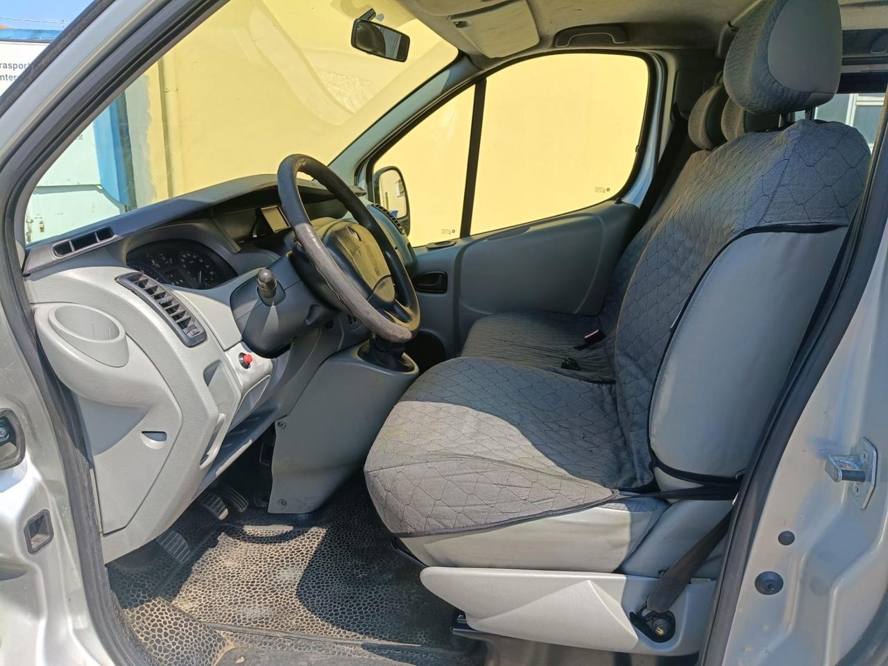 Renault TRAFIC 9 posti