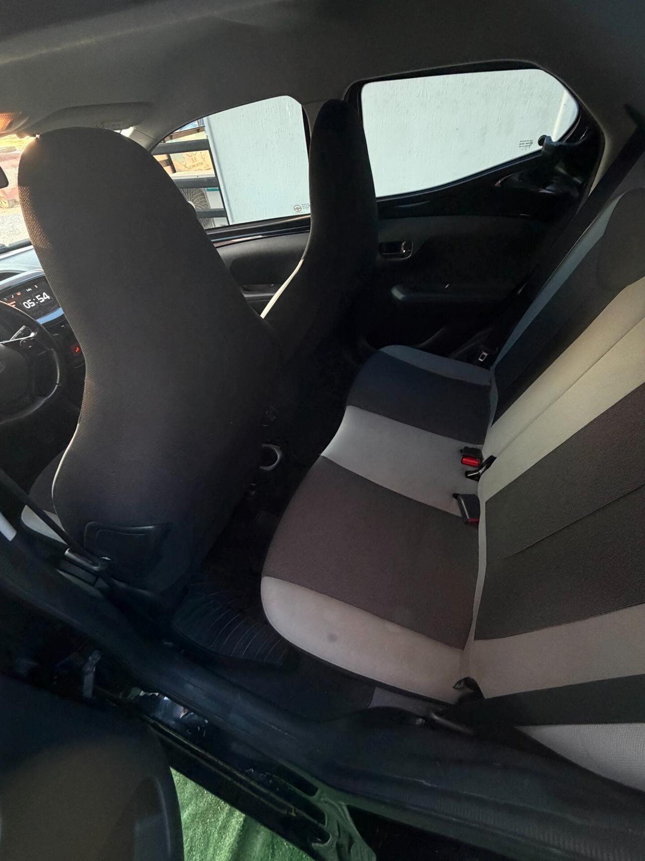 Toyota Aygo 2017 AUTOMATICA 1.0 VVT-i 69 CV 5 porte x-play