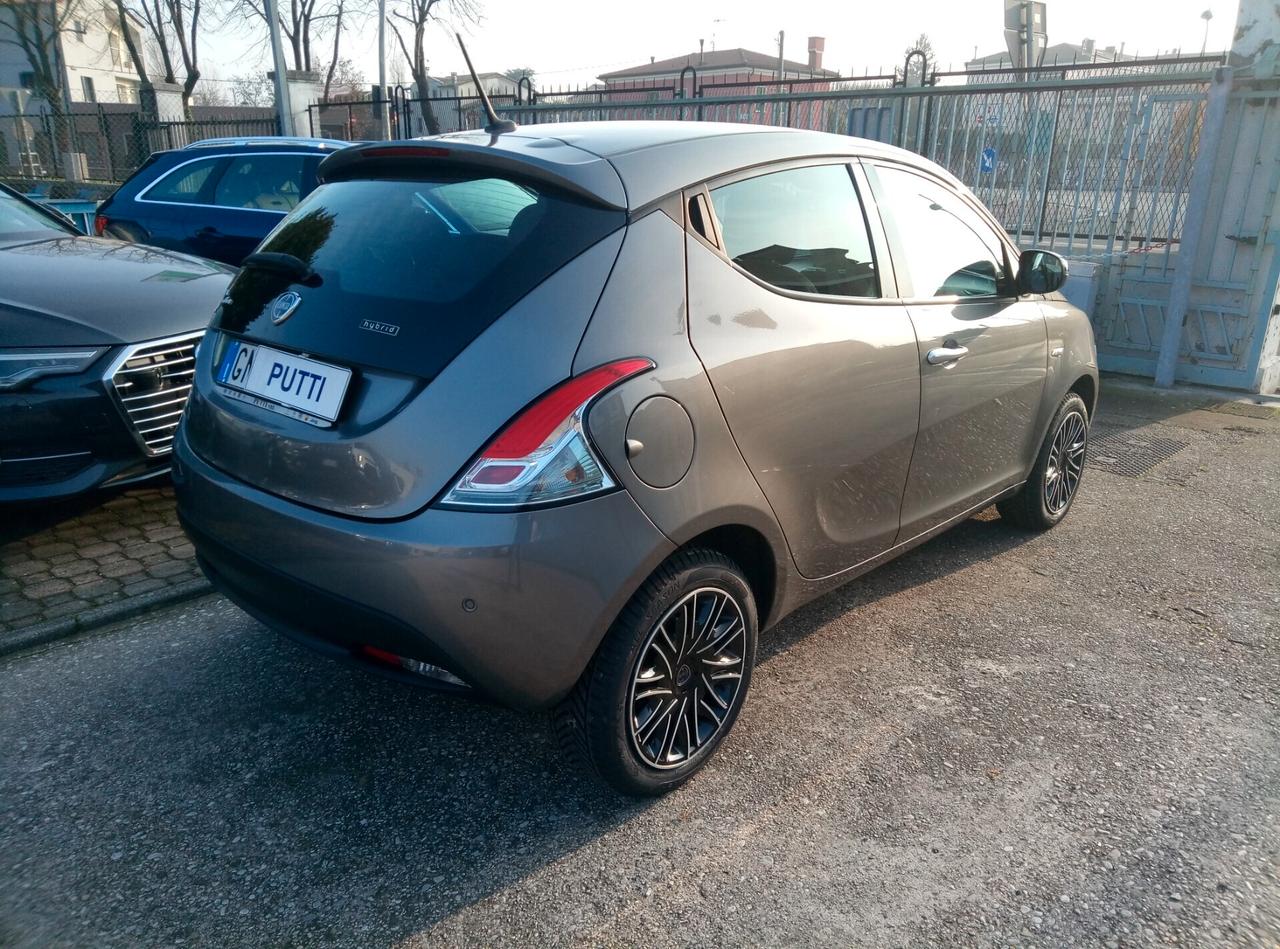 Lancia Ypsilon 1.0 FireFly 5 porte S&S Hybrid Gold