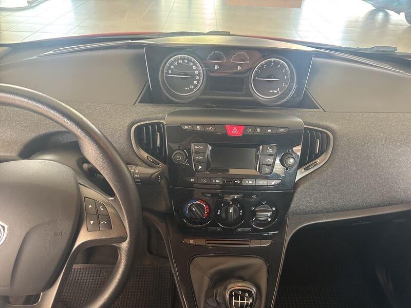 Lancia Ypsilon Ypsilon 1.0 FireFly 5 porte S&S Hybrid Ecochic Silver