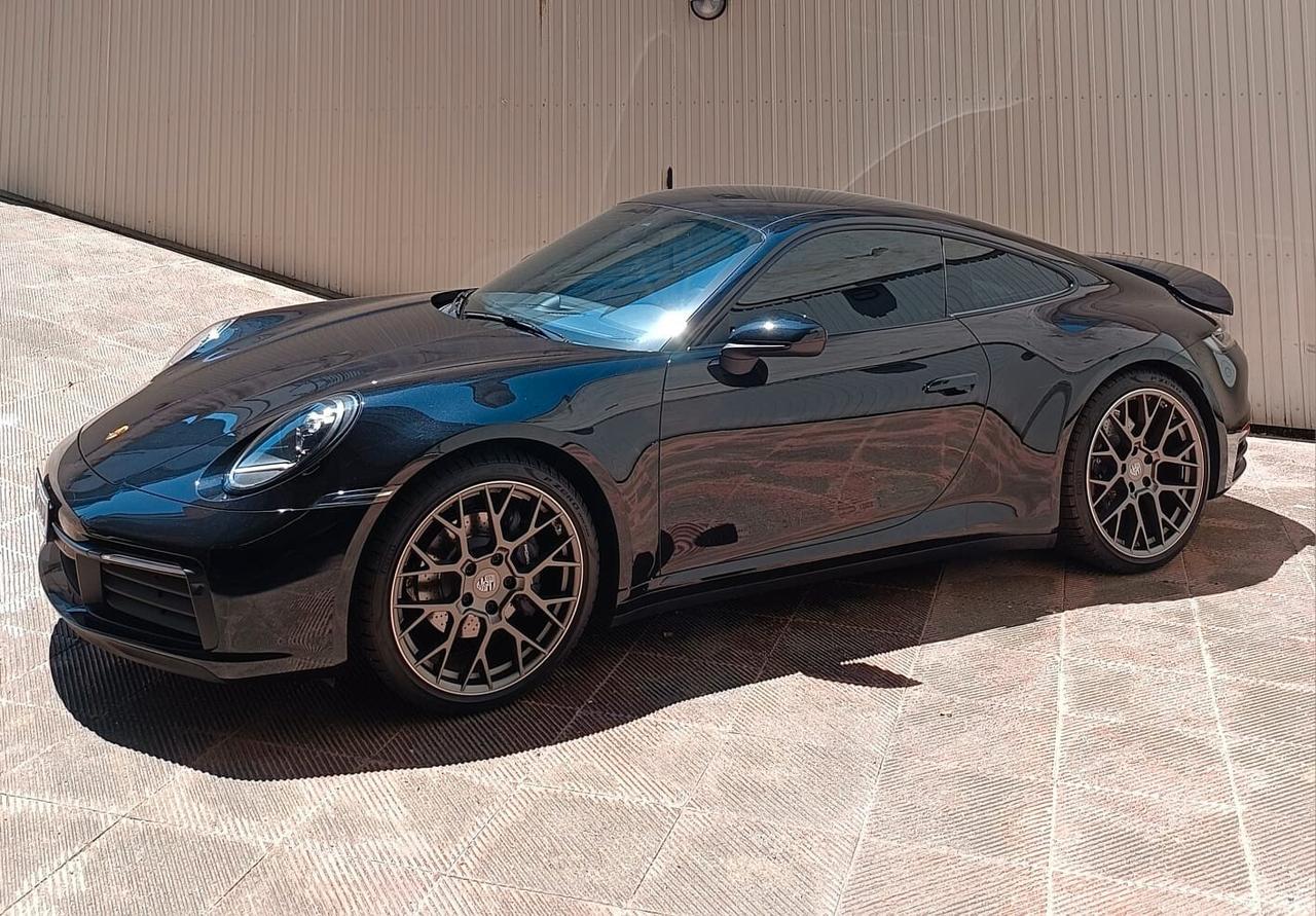 Porsche 911 Carrera 992 coupé 385 cv