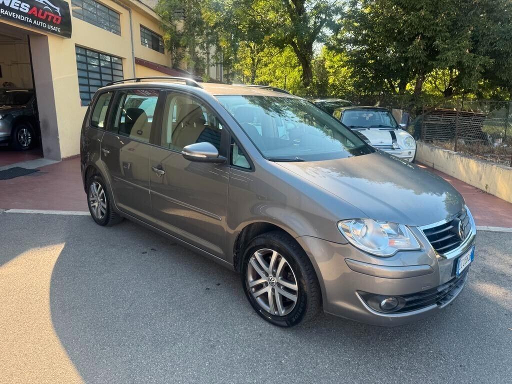 Volkswagen Touran ANNO 2011 1.4 METANO 7 POSTI