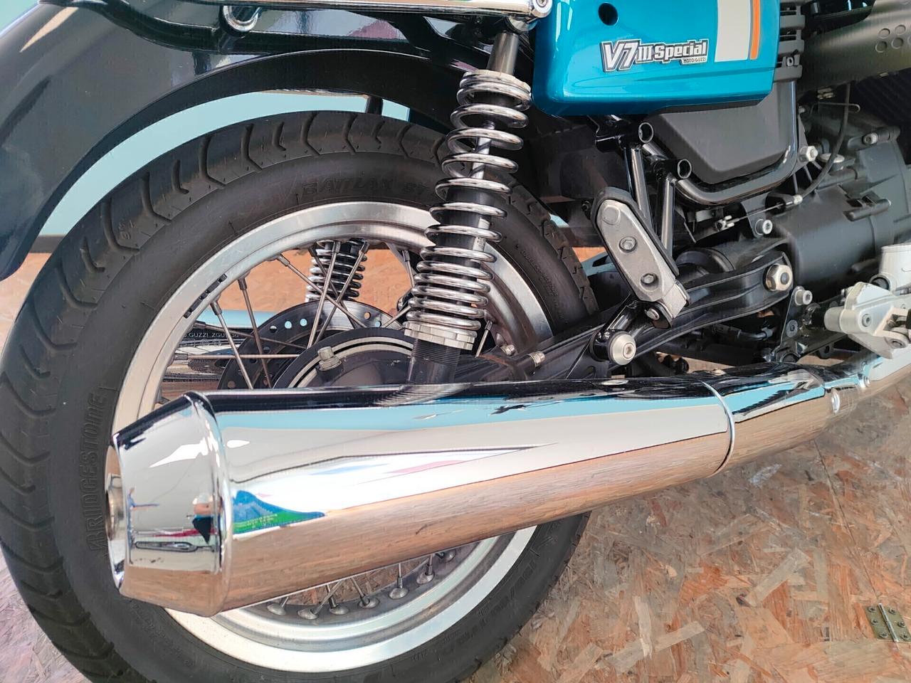 Moto Guzzi V7 III Custom: Eleganza e Performnce