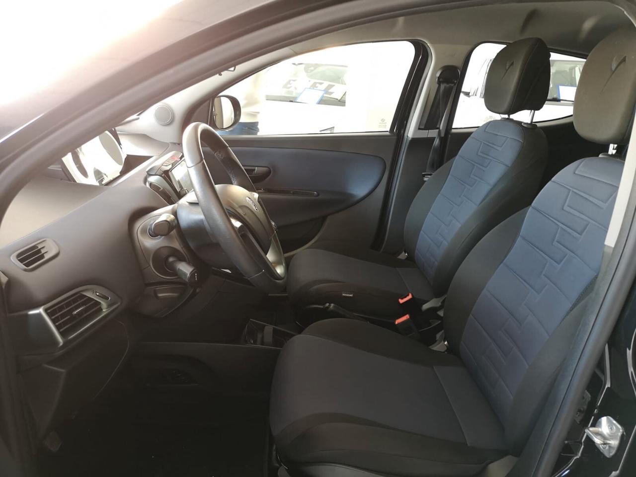 Lancia Ypsilon 1.0FireFly 70CV 5p Hyb Platino 2024