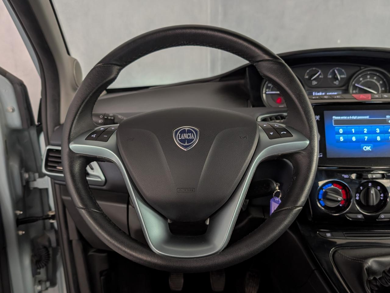 Lancia Ypsilon 1.0 Hybrid 70cv Platino