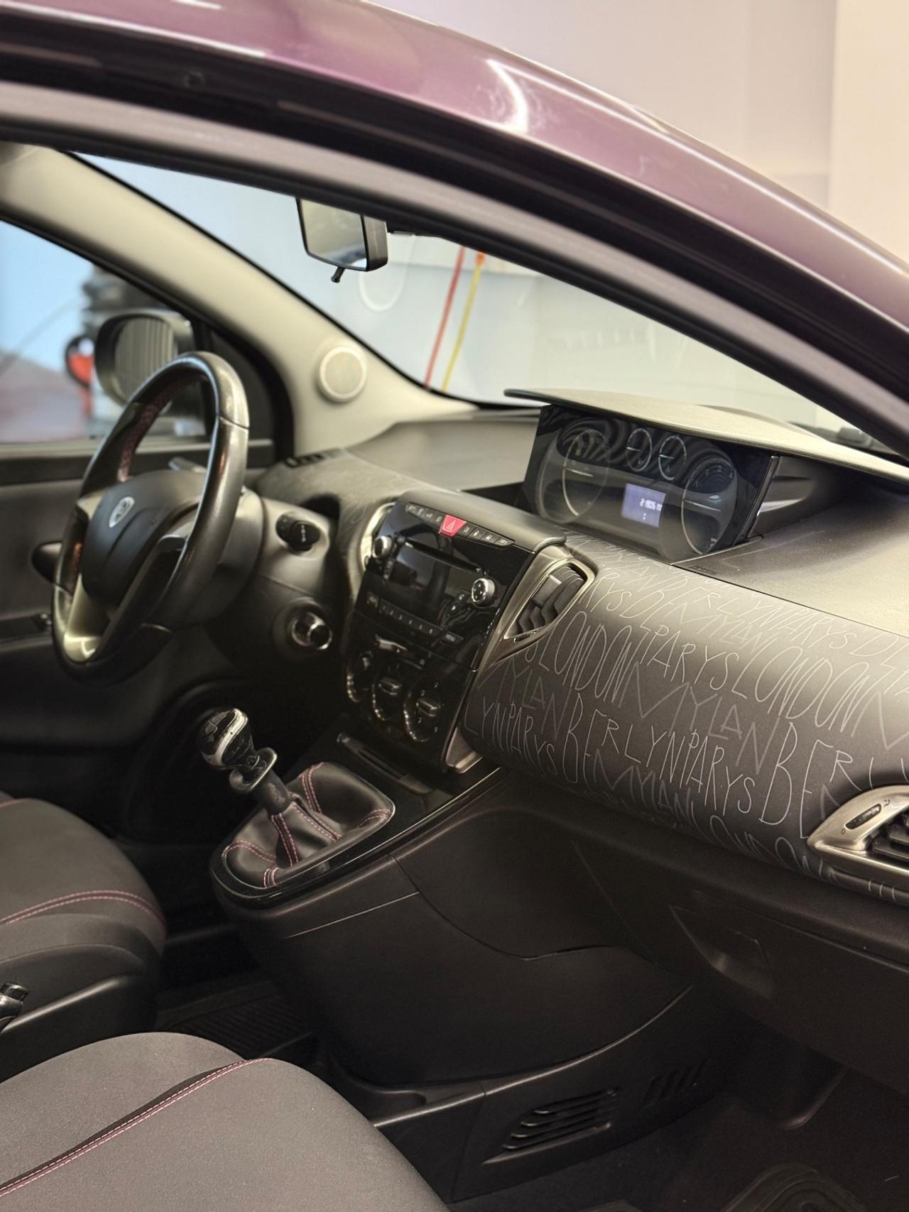 Lancia Ypsilon 0.9 TwinAir 85 CV 5 porte Metano Ecochic Elefantino