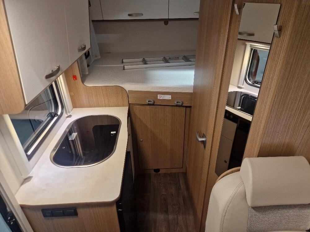 CAMPER VAN CARADO V132