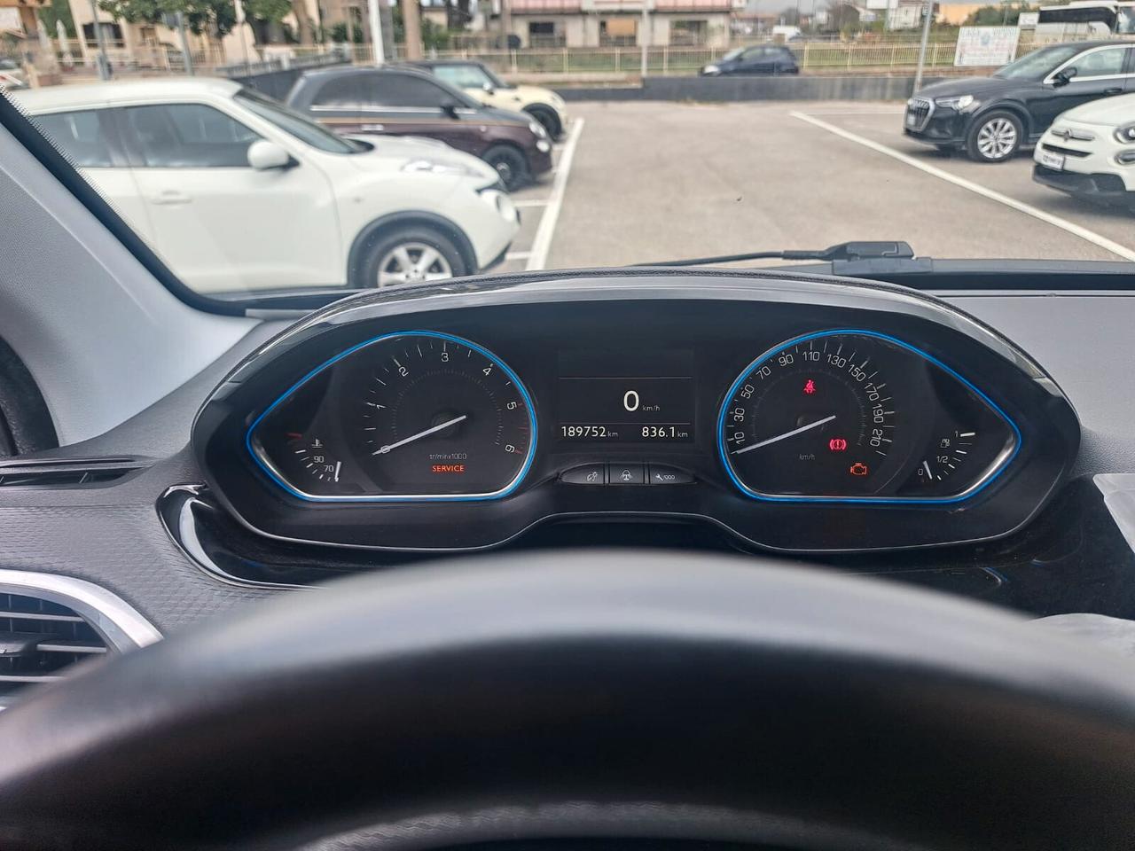 PEUGEOT 2008 1.6 BLUEHDI 100 CV ALLURE