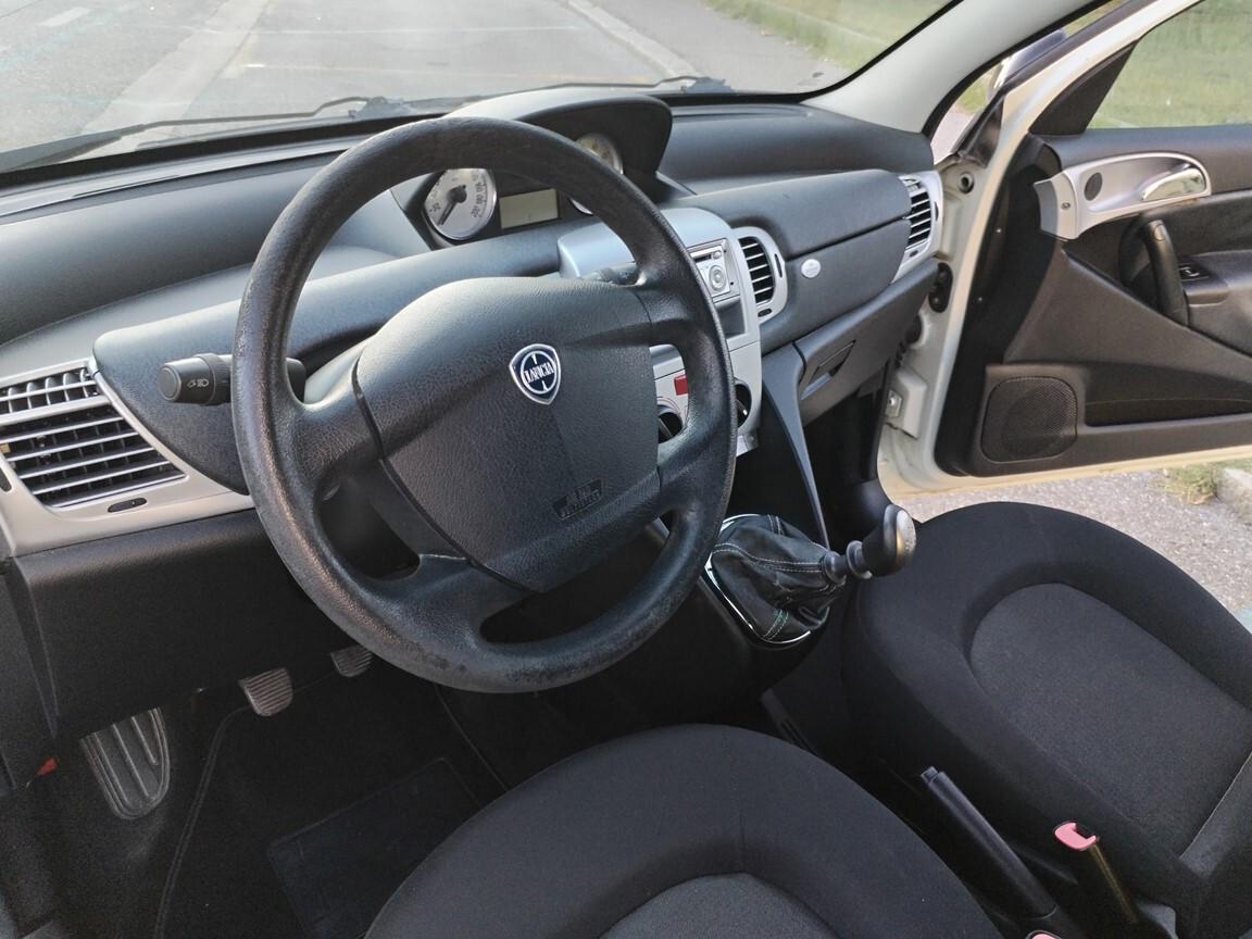Lancia Ypsilon 1.2 Fire Unyca 76000km 4/2012 euro 5 consegna con tagliando e distribuzione