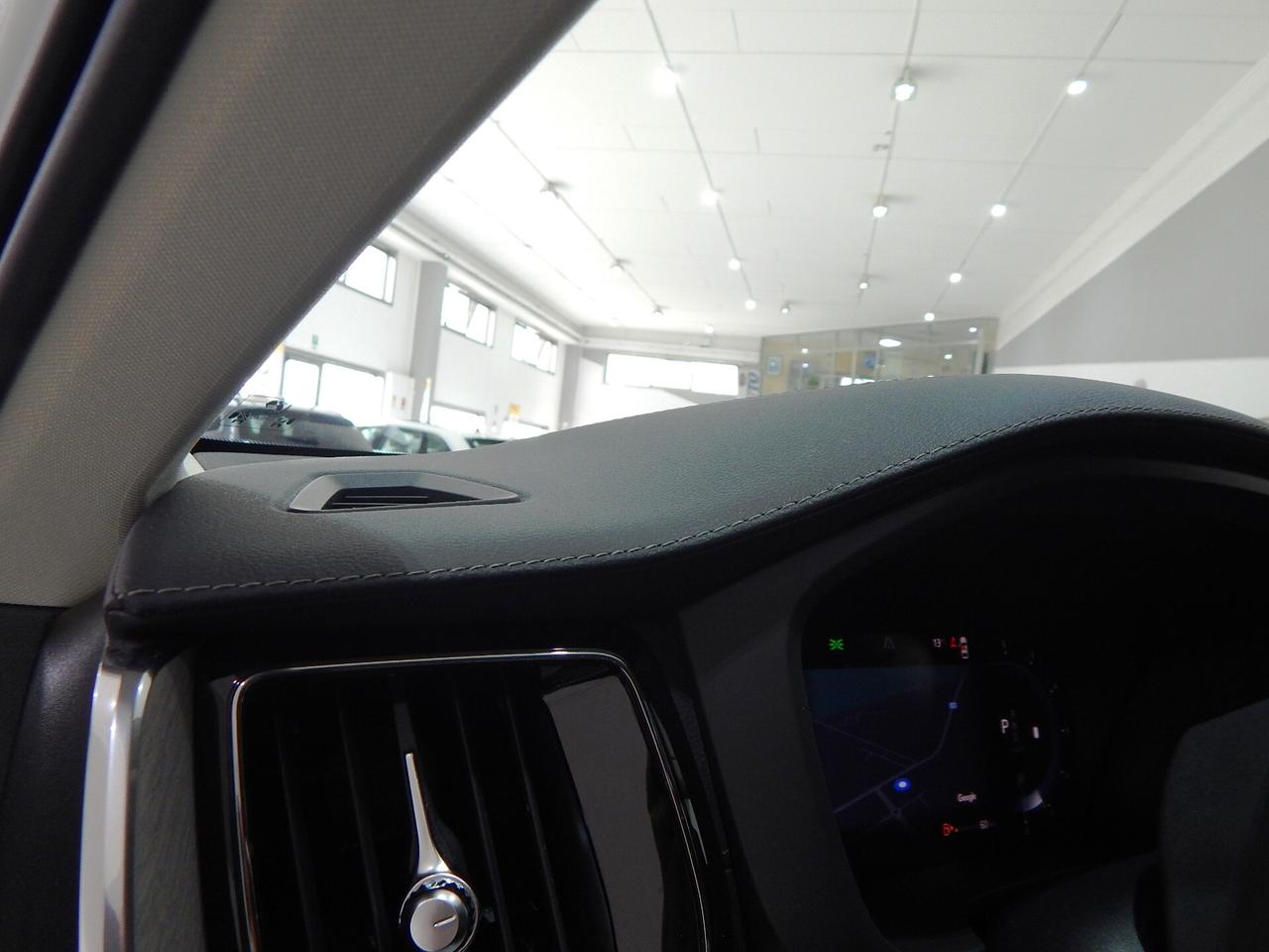 Volvo XC60 2.0 b4 Plus Bright Pro Aut. TETTO-NAVI-PELLE-PARK