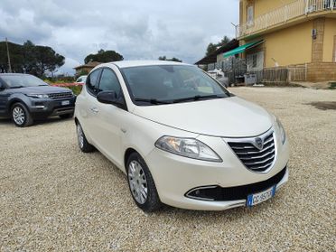 Lancia Ypsilon 0.9 TwinAir 85 CV bianco perla