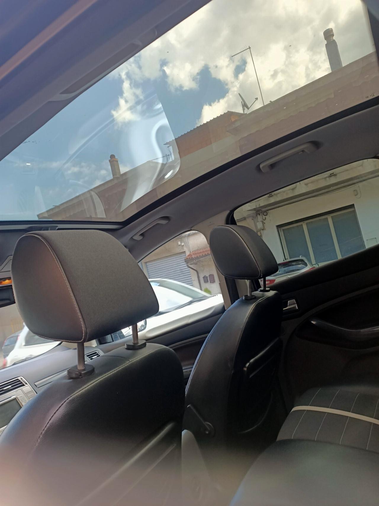 Ford Kuga 2.0 TDCi 136 CV tagliandata con distribuzione effettuata 2009 tetto panoramico