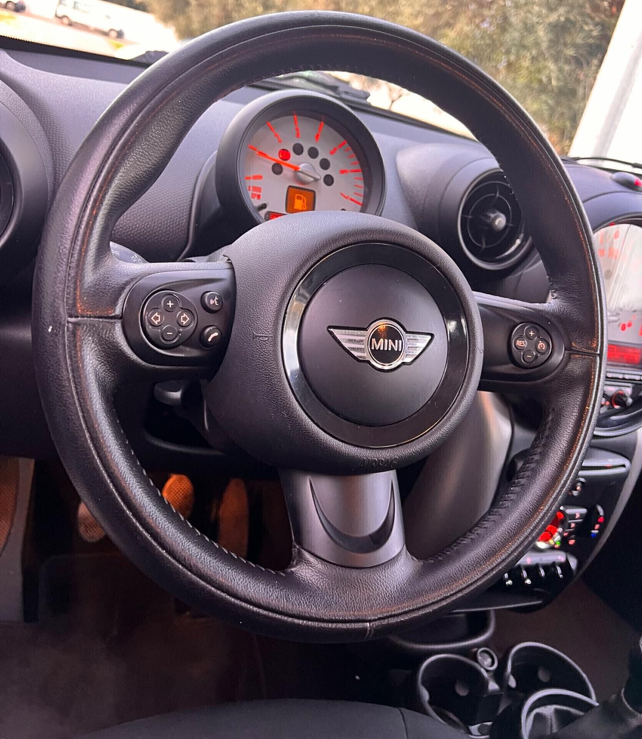 Mini Cooper D Countryman 1.6,Climatronic,LED colorati interni,Cruise Control,ecc.