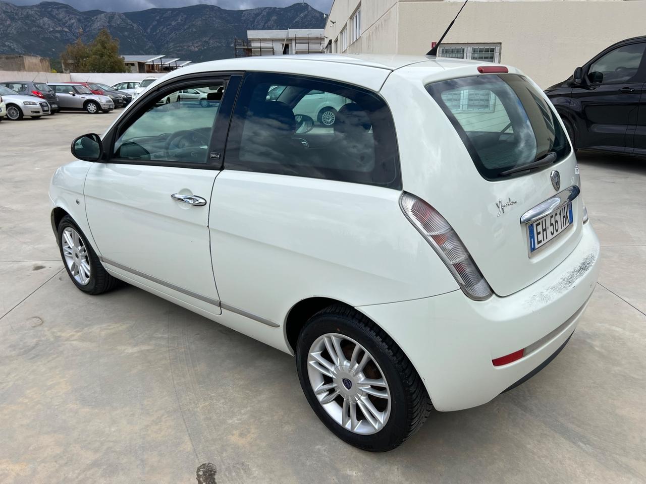 Lancia Ypsilon 1.3 MJT 75 CV 2011