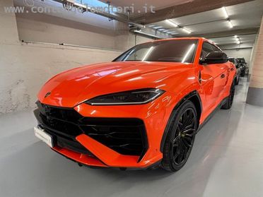 LAMBORGHINI Urus 4.0 SE vettura ufficiale
