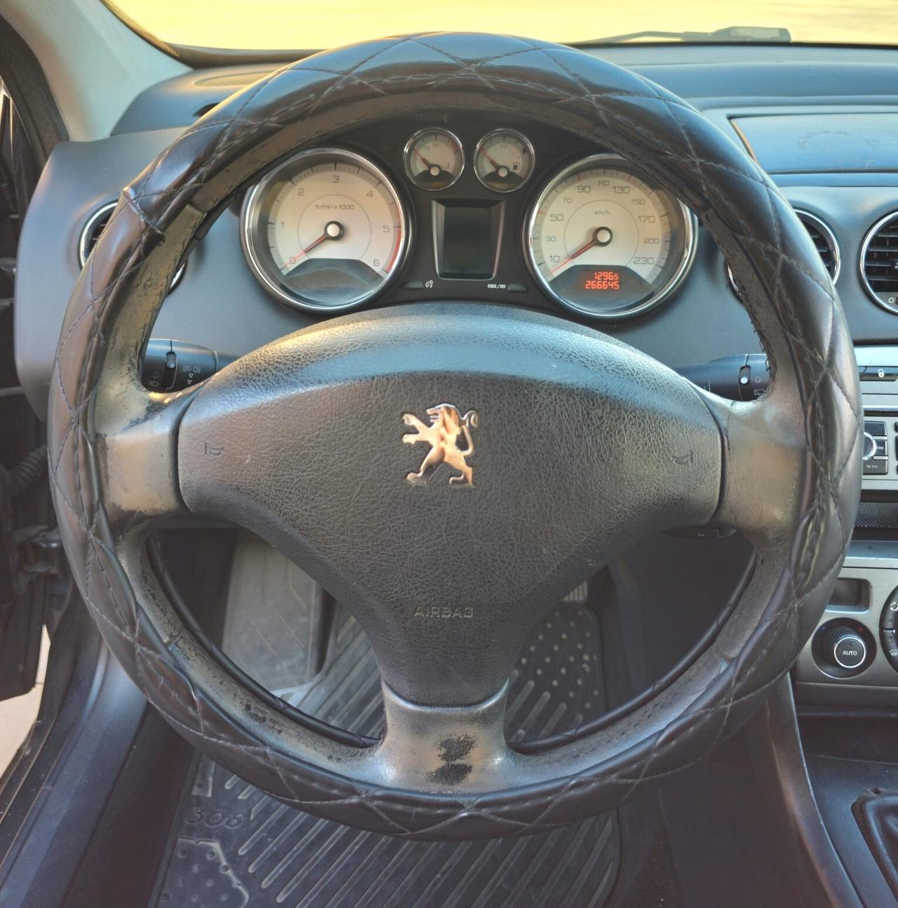 Peugeot 308 1.6 HDi 110CV 5p. Féline (5 Marce)