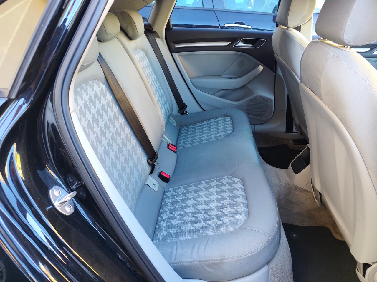 Audi A3 Sedan 2.0 TDI clean diesel Ambition
