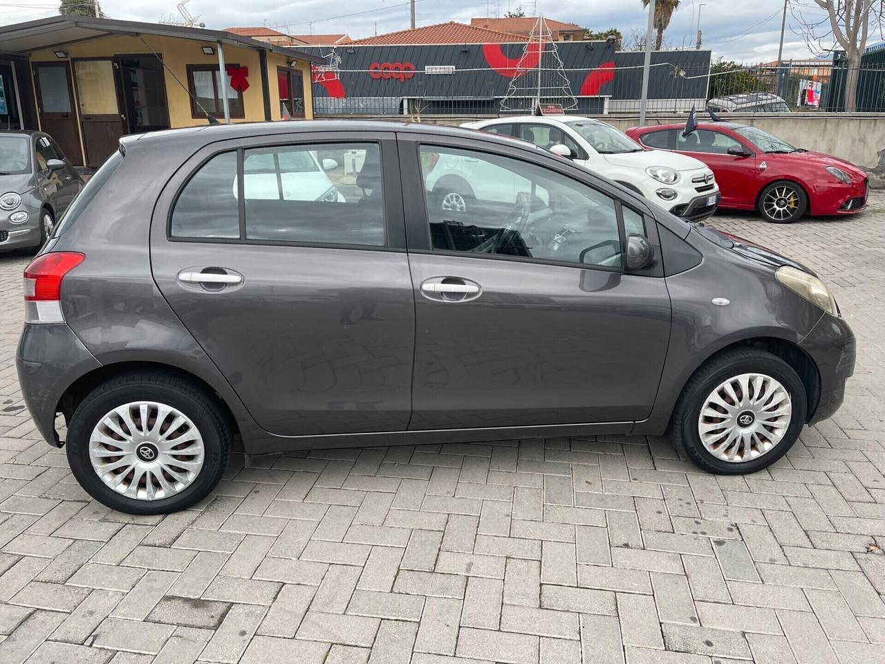 Toyota Yaris 1.0 5 porte Sol