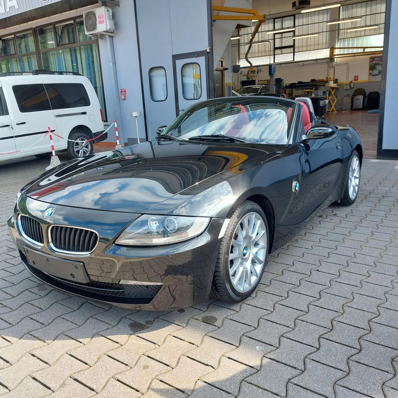 Bmw Z4 2.0 Black-Sapphire, Individual