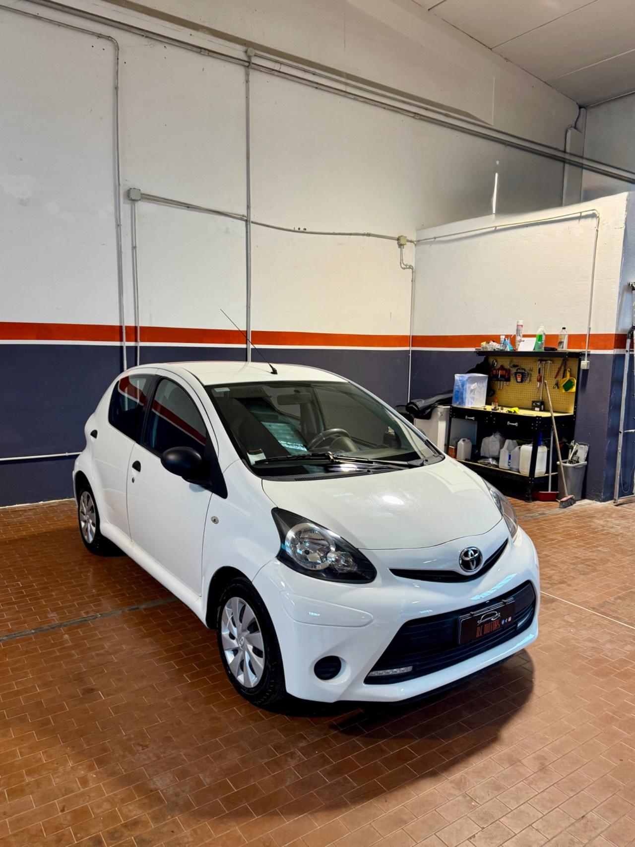 Toyota Aygo 1.0 12V VVT-i 5 porte Orange Connect