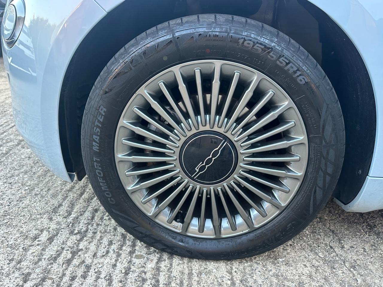 Fiat 500 500e Berlina 42 kWh La Prima