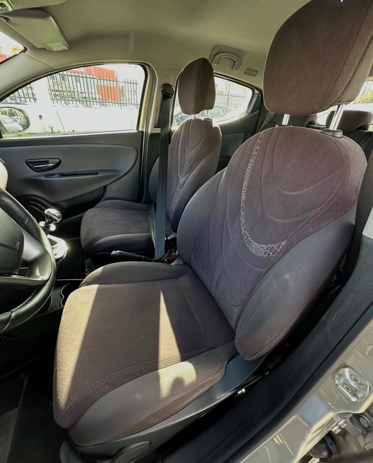 Lancia Ypsilon 1.2 69 CV 5 porte S&S Platinum