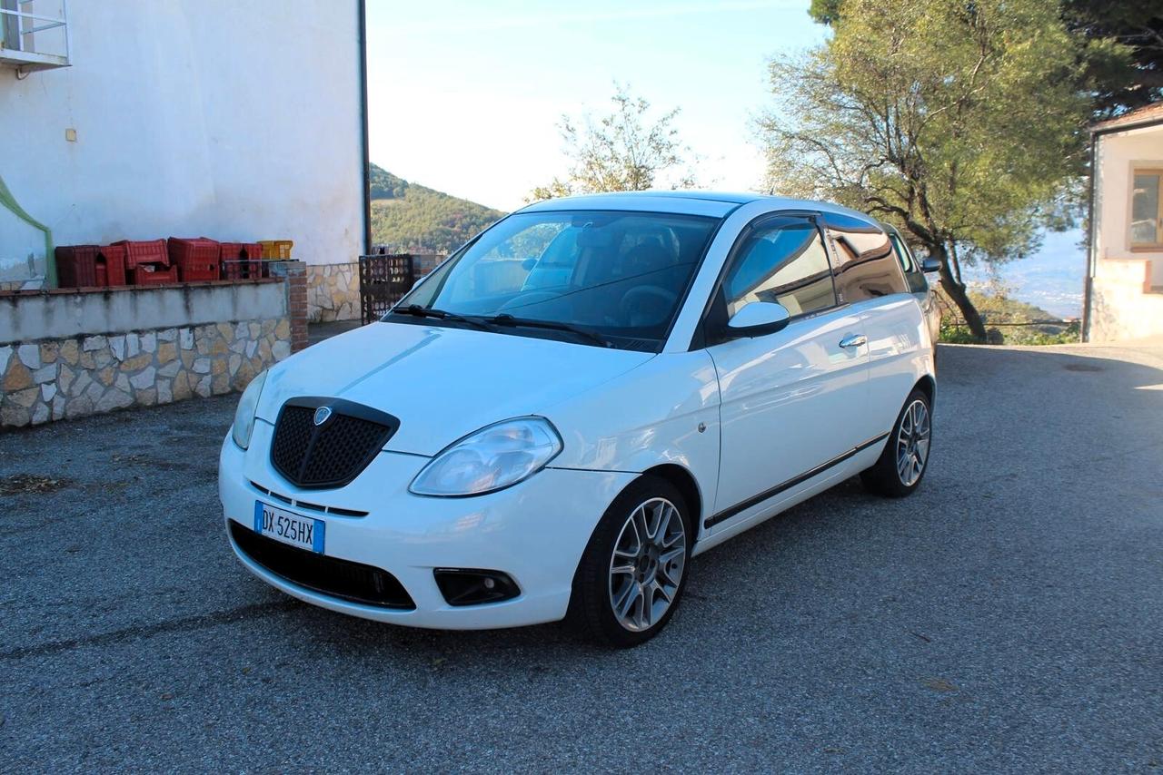 Lancia Ypsilon 1.3 MJT 90 CV Platino