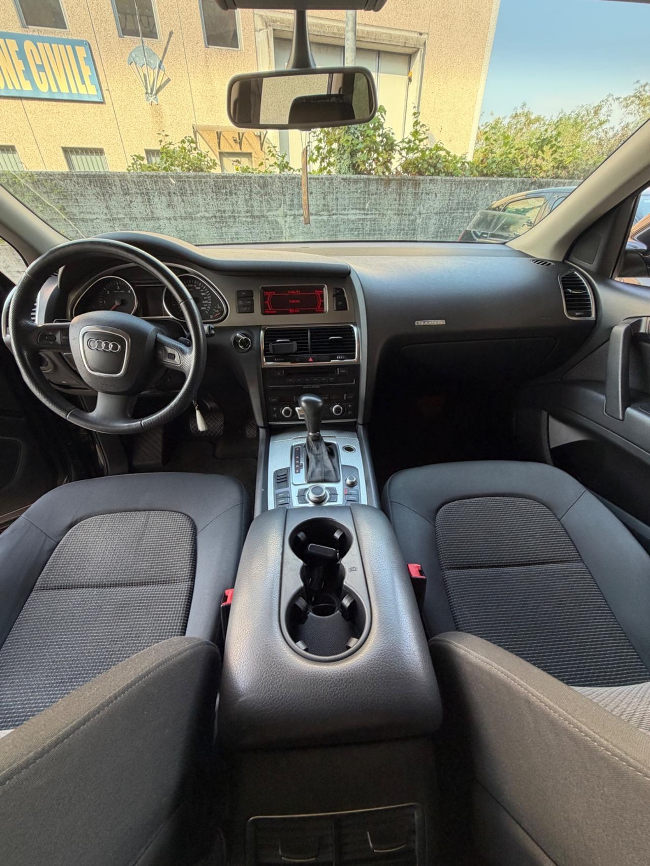 Audi Q7 3.0 V6 TDI 233CV quattro tiptronic