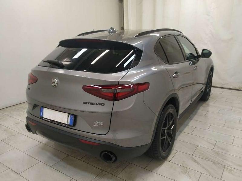 Alfa Romeo Stelvio 2.2 t Business Q4 190cv auto my19