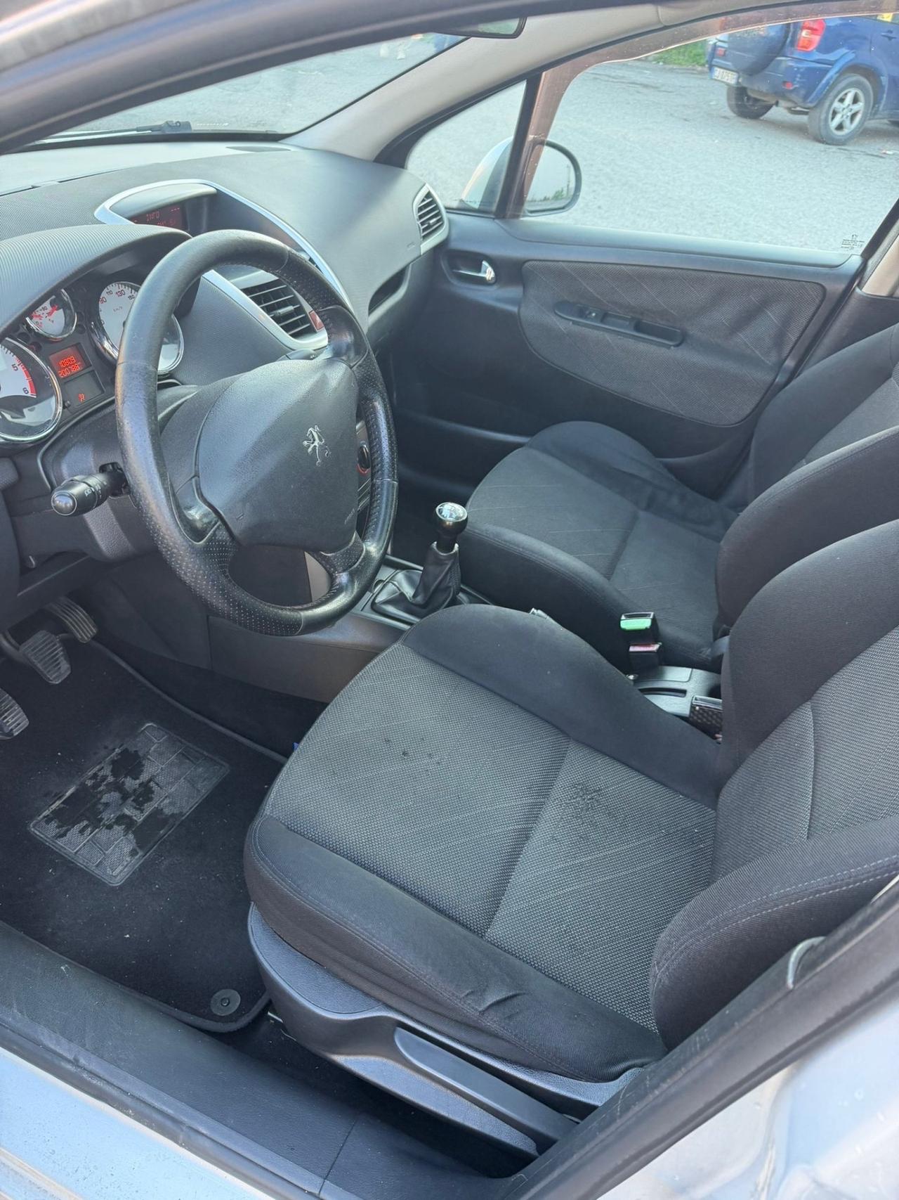 Peugeot 207 1.6 HDi DIESEL NEOPATENTATI