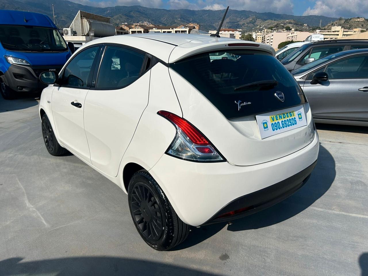 Lancia Ypsilon 1.0 FireFly 5 porte S&S Hybrid Ecochic Silver PER NEO PATENTATI