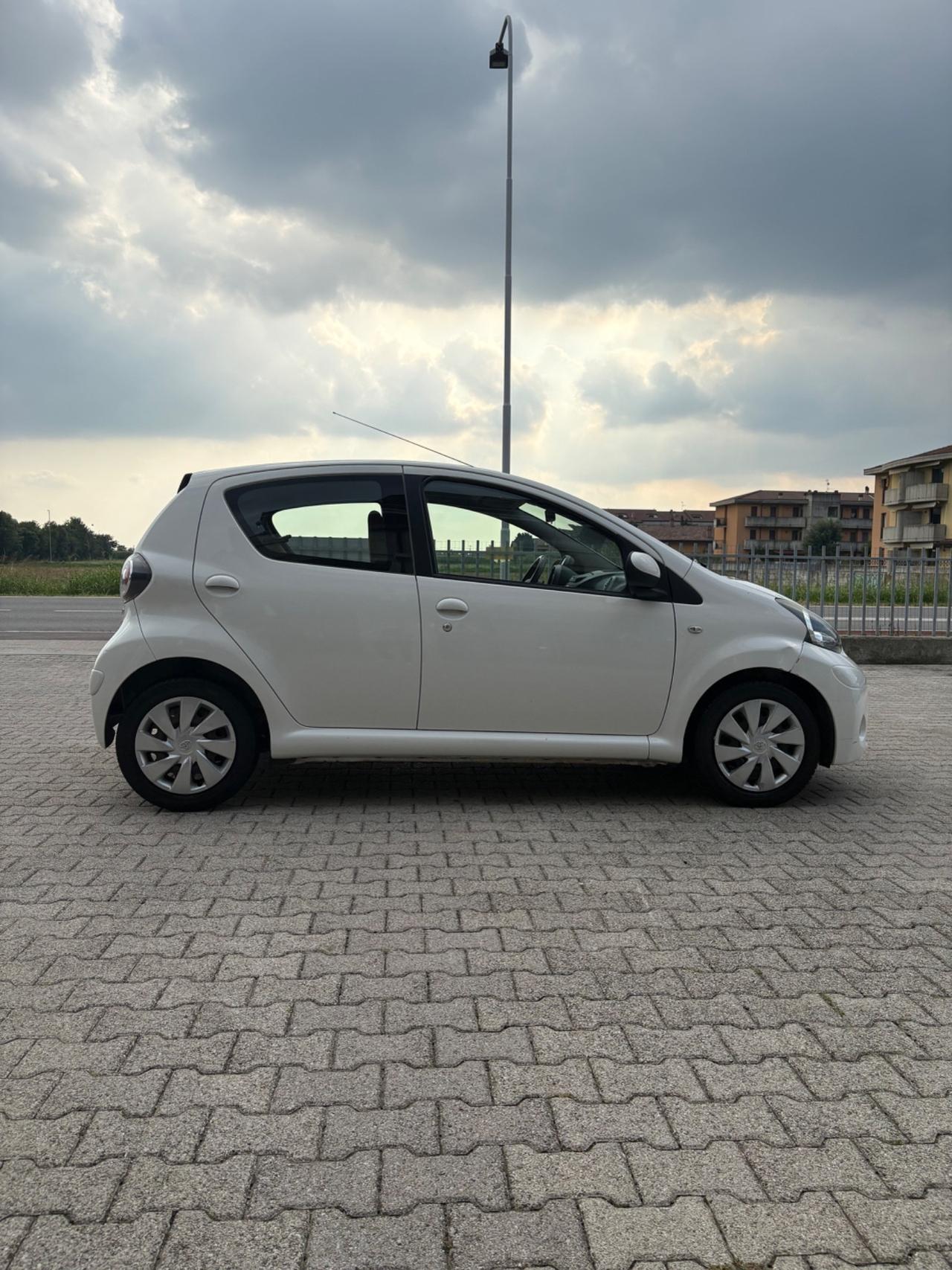 Toyota Aygo 1.0 12V VVT-i 5 porte Orange Connect MMT
