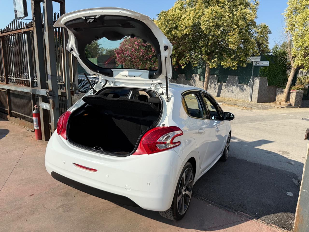 Peugeot 208 1.6 e-HDi 115 CV Stop&Start 5 porte Allure