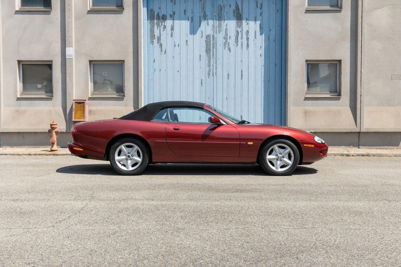 Jaguar XK *Stupenda * Tonneau*Frangivento*