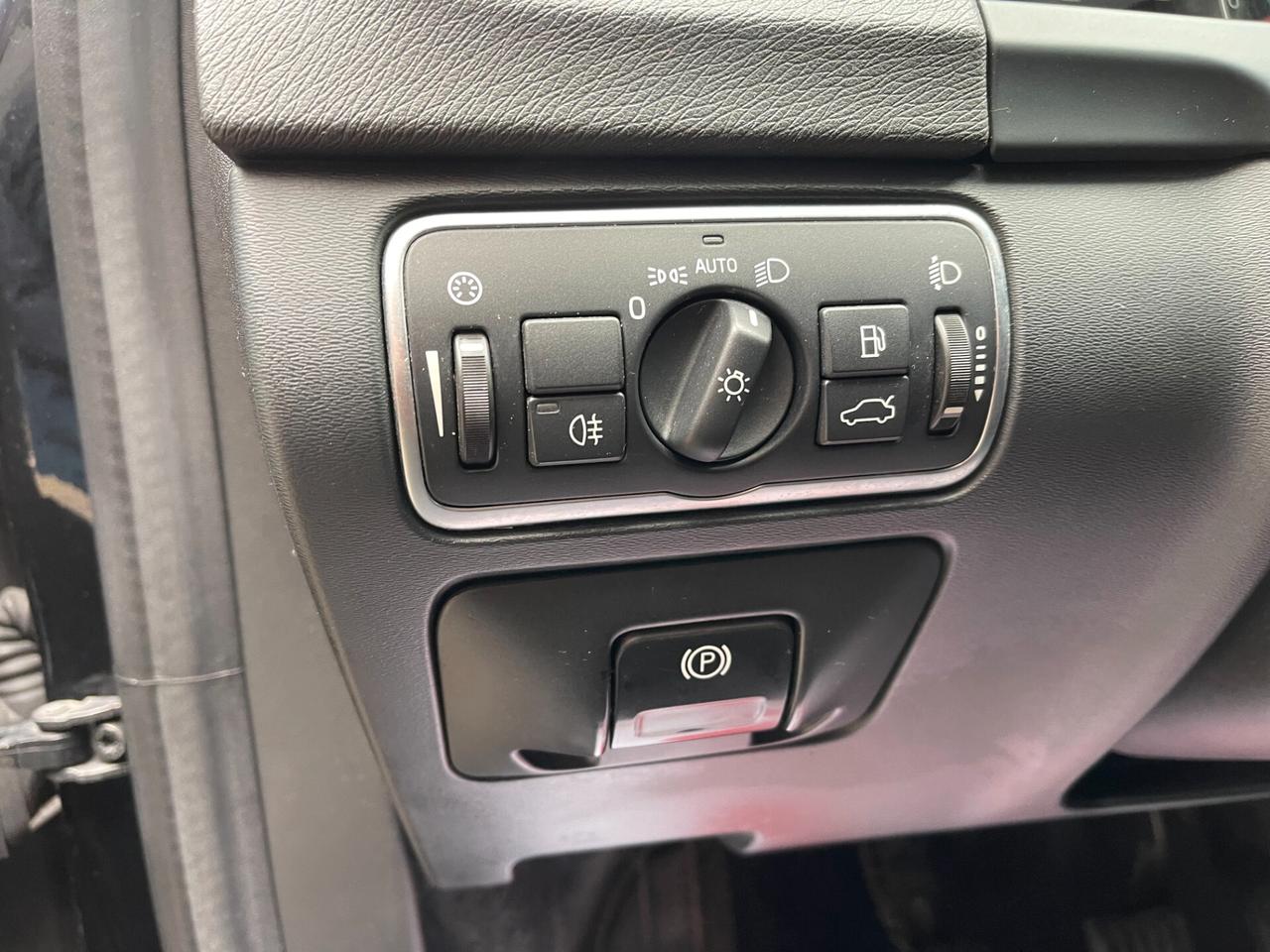 Volvo V60 D2 R-design Momentum NEO PATENTATI