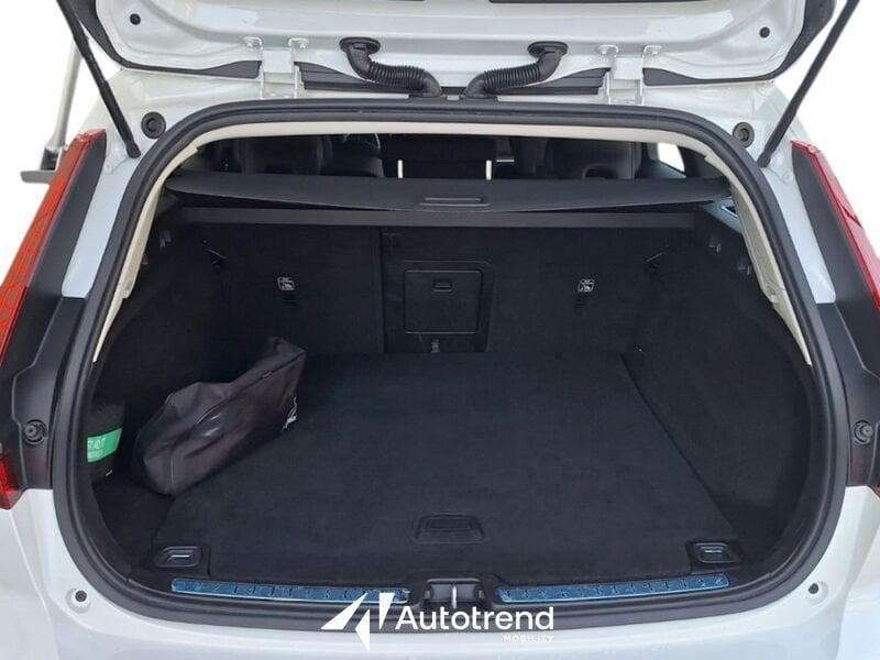 Volvo V60 B4 197+14 CV Mild Hybrid Diesel Automatica Momentum Business
