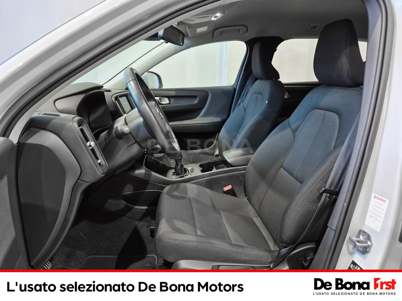 Volvo XC40 1.5 t3 momentum core 163cv my21