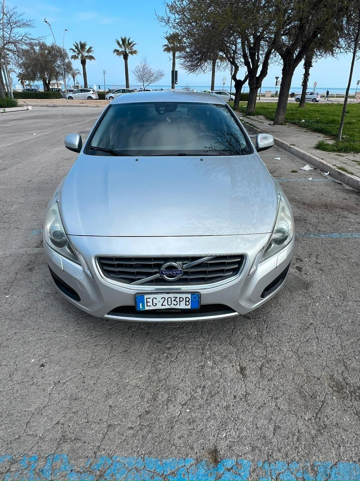 Volvo V60 D3 Momentum - 2011