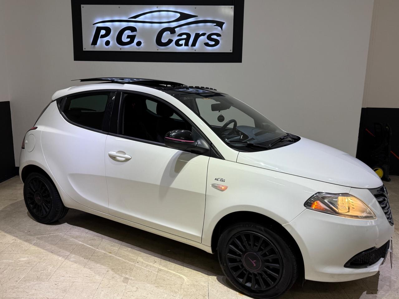 Lancia Ypsilon 1.2 69 CV 5 porte Elefantino rosa london paris
