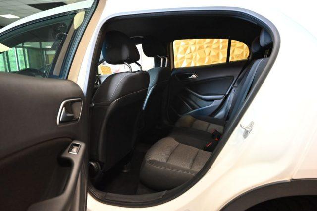 MERCEDES-BENZ GLA 180 D EXECUTIVE AUT.TEL CERCHI 17"VETRI SCURI SED.RISC