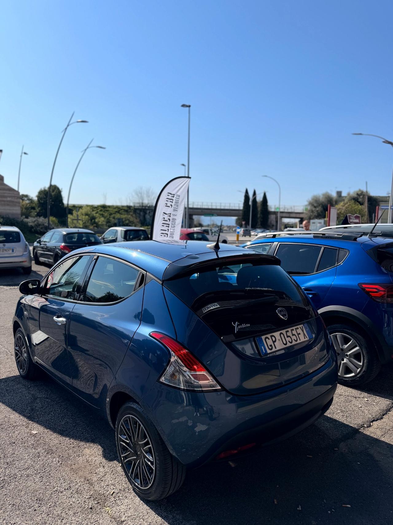 Lancia Ypsilon 1.0 FireFly 5 porte S&S Hybrid Silver