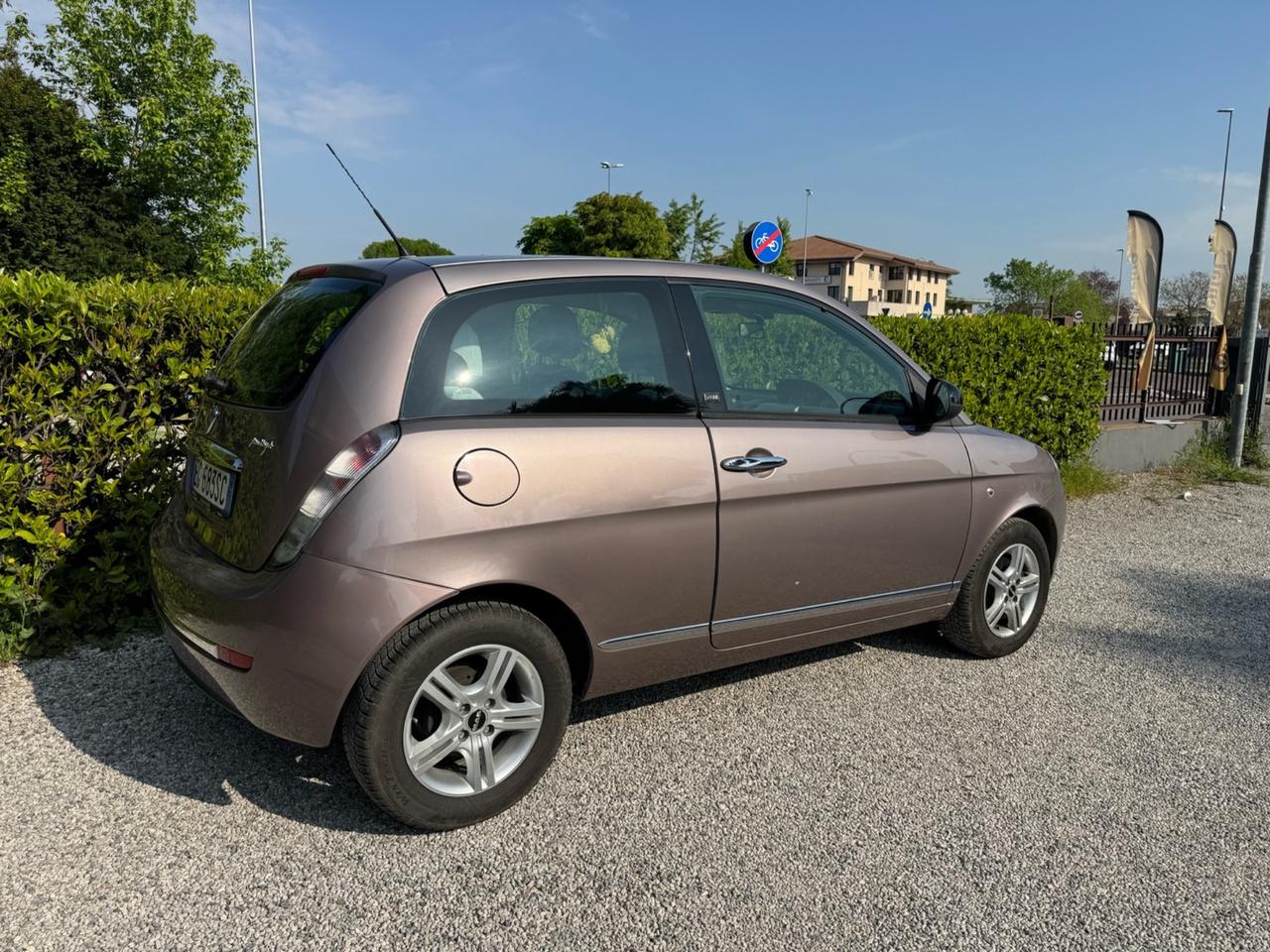 Lancia Ypsilon 1.3 MJT 75 CV Platino