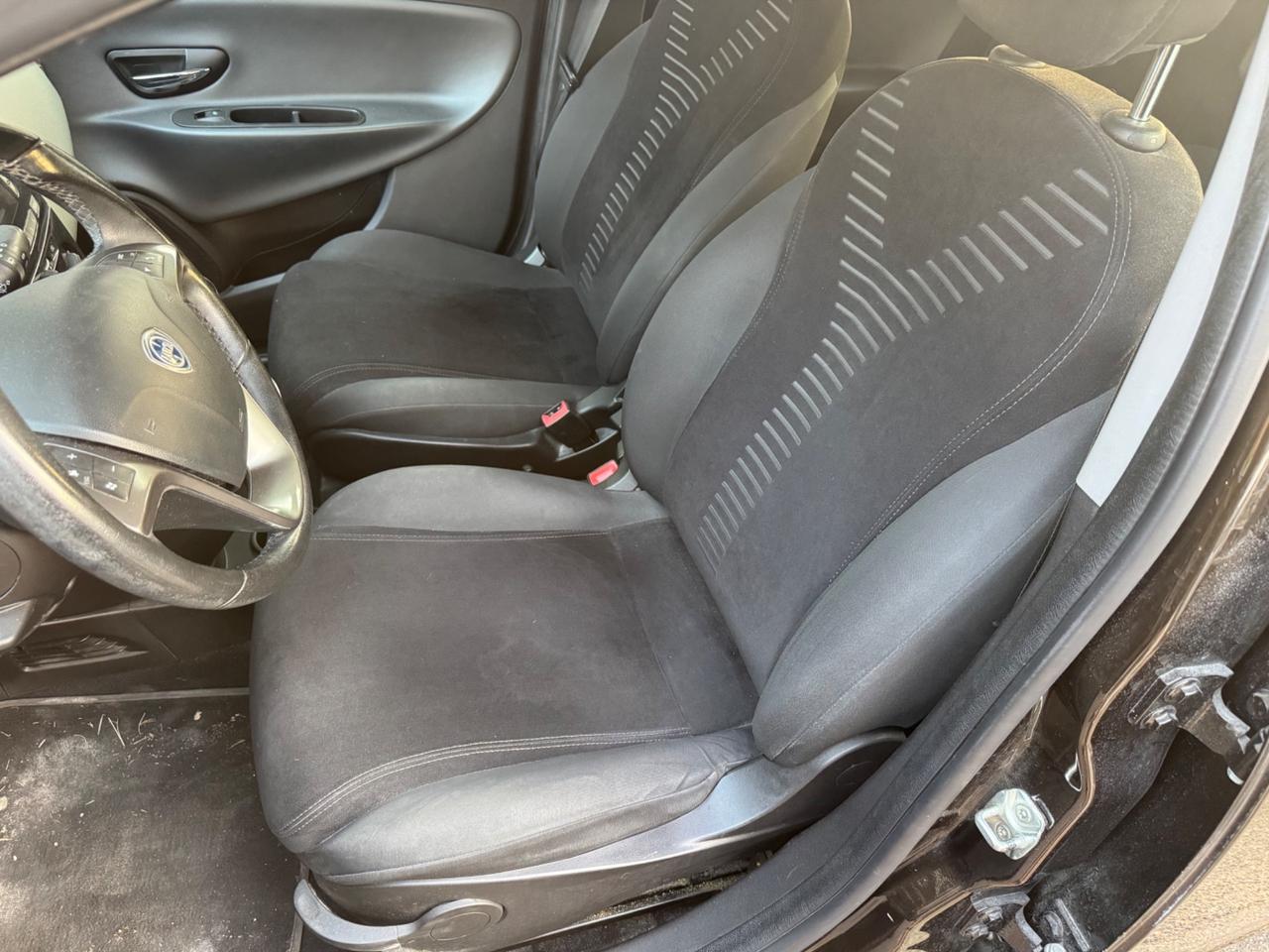 Lancia Ypsilon 1.2 69 CV 5 P garanzia 12 mesi
