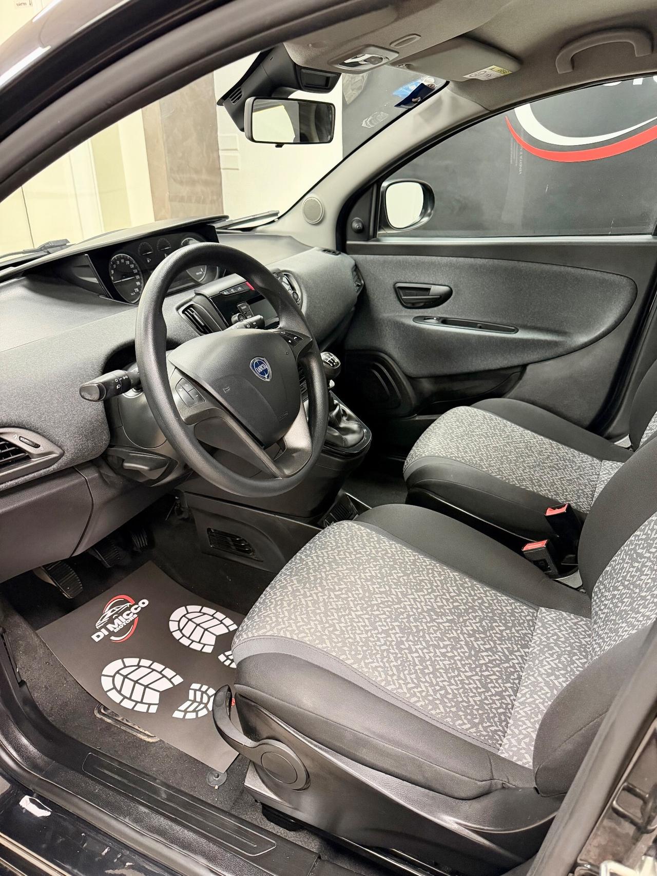 Lancia Ypsilon 1.0 FireFly 5 porte S&S Hybrid Alberta Ferretti