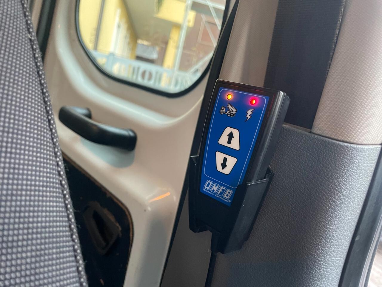 Ford DOPPIA CABINA CASSONE RIBALTABILE TRILATERALE