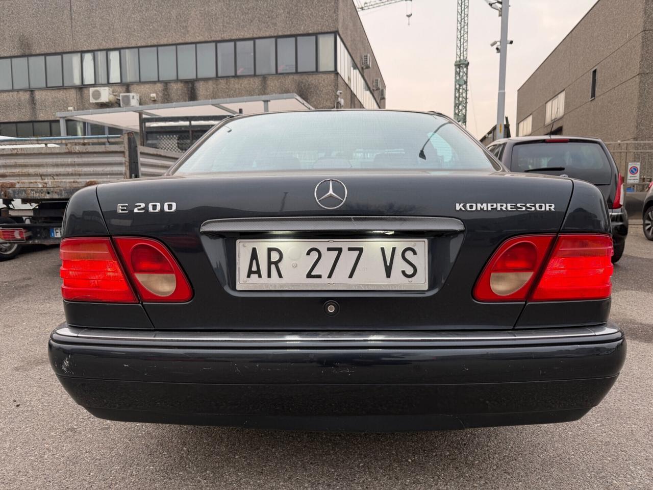 MERCEDES E200 KOMPRESOR ASI STORIC 92.000KM
