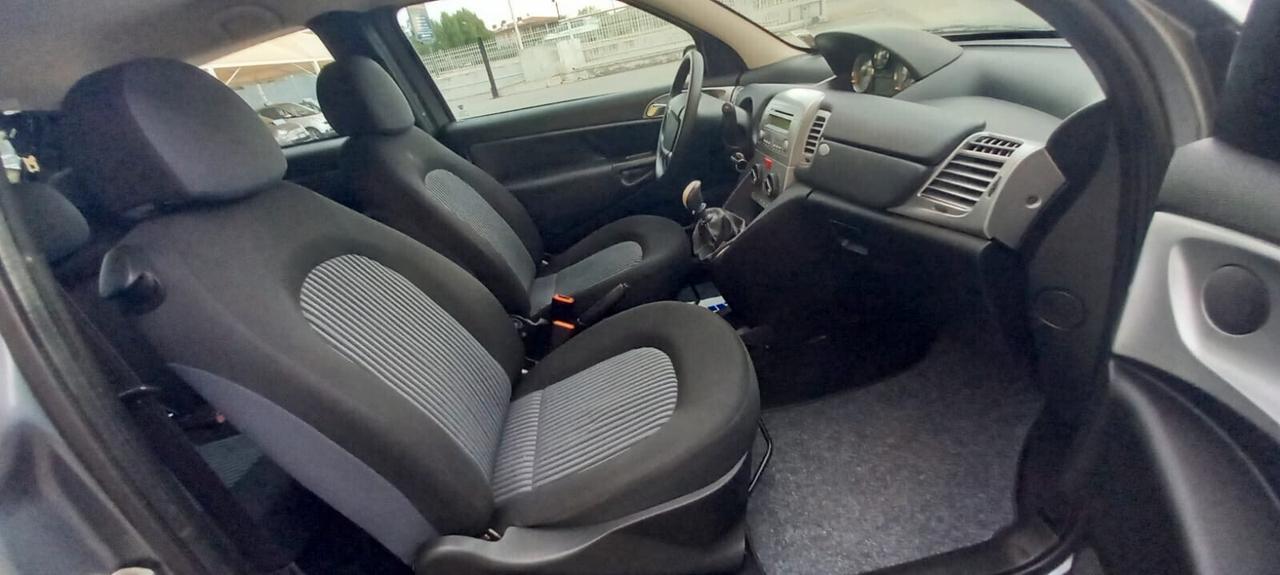 Lancia Ypsilon Benzina cc. 1.242 - 5 Posti UTILIZZABILE ANCHE PER I NEOPATENTATI...!!!!